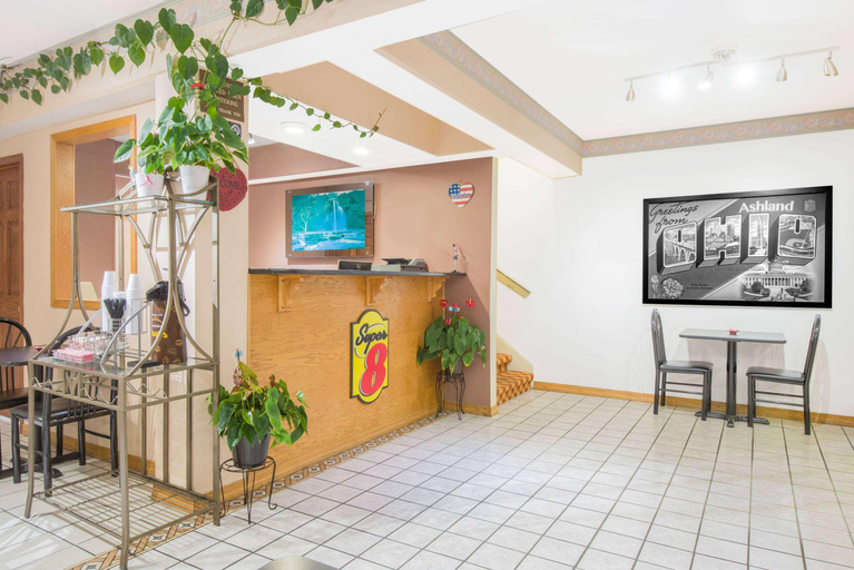 Public Area, Super 8 by Wyndham Ashland, Ashland