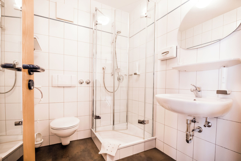 Bathroom 4, Hotel - Gasthof Zur Rose, Ravensburg