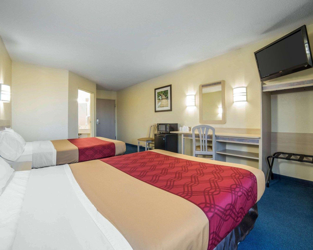 Bedroom 3, Econo Lodge Belle Fourche, Butte