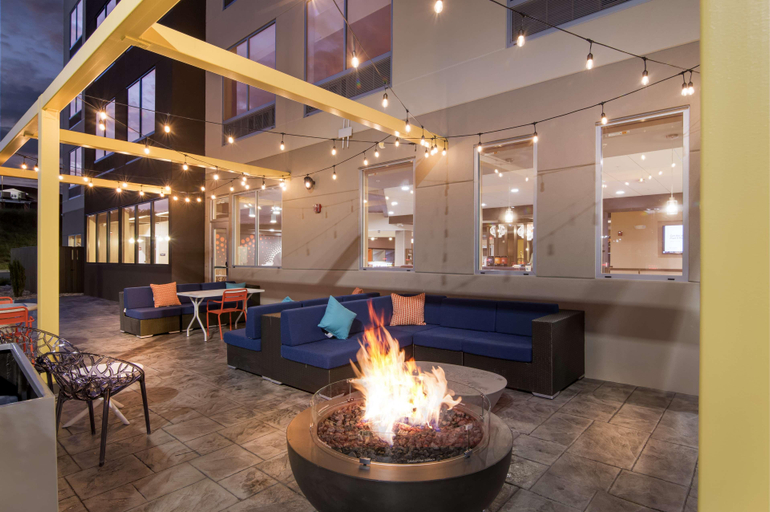 Food & Drinks 5, Tru By Hilton Lexington, Rockbridge