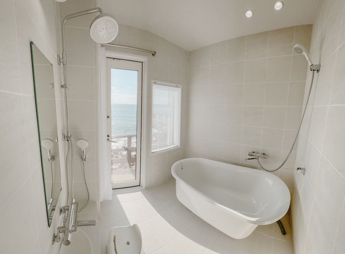 Bathroom 4, BeachHouse Geragera, Akashi