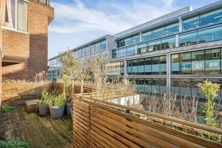 Room 4, Luxurious 3-bed 2-bath Apartment in Belgravia, London
