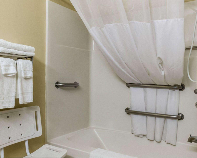 Bathroom 4, Quality Suites Near West Acres, Cass