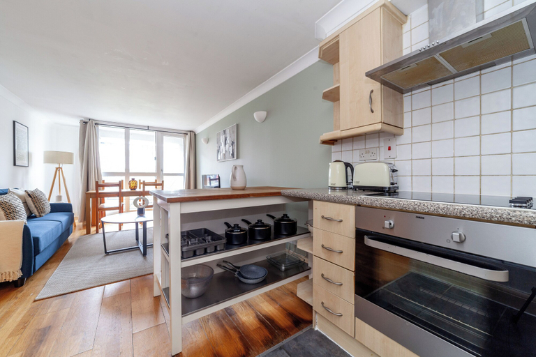 Others 4, Modern Dalston Apartment, London