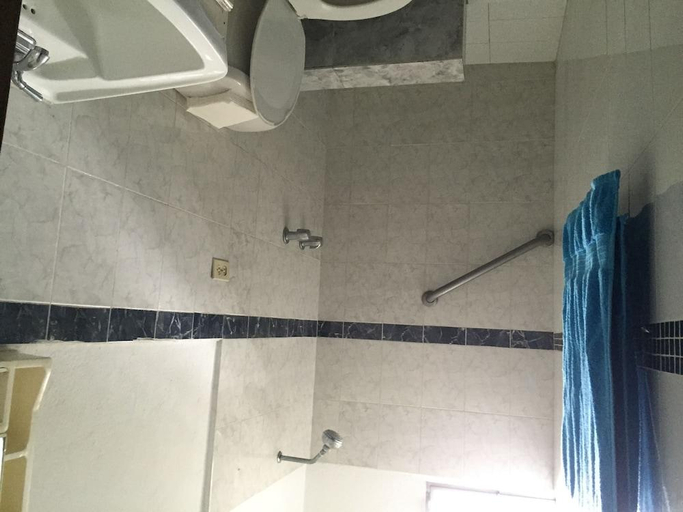 Bathroom 3, Tropical Bed & Breakfast, Port-au-Prince
