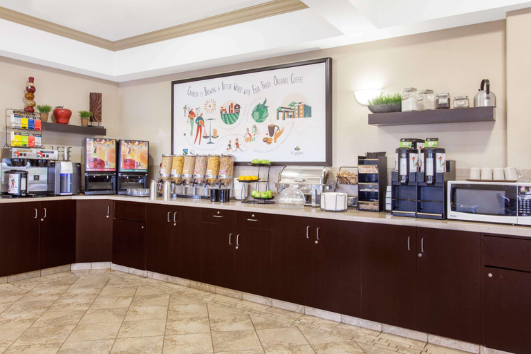 Food & Drinks 5, Ramada By Wyndham Pincher Creek, Division No. 3