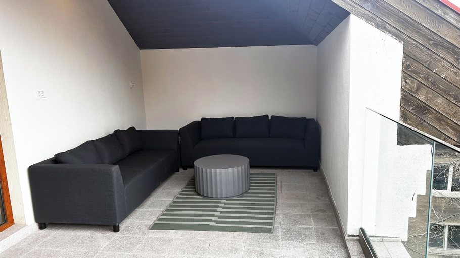 Others 5, Casa Damadian, Constanta