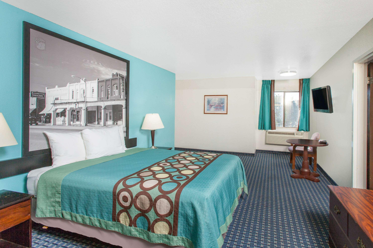 Bedroom 3, Super 8 by Wyndham Sallisaw, Sequoyah