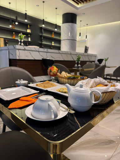 Food & Drinks, Debolonia Palace Hotel, Wouri