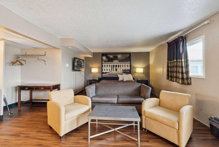 Public Area 2, Super 8 by Wyndham Millbury/Toledo, Wood