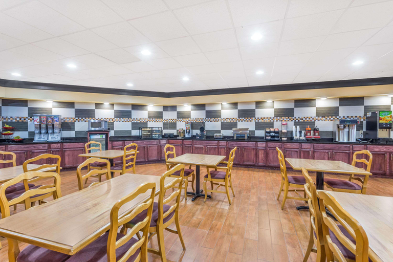 Food & Drinks 5, Ramada by Wyndham Macon, Bibb