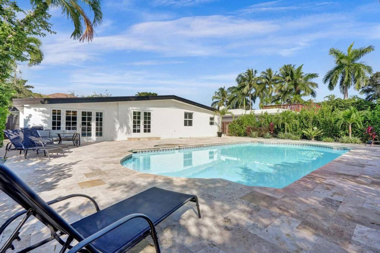 Others 5, Pool House 3 Bedroom Home Victoria Park, Broward