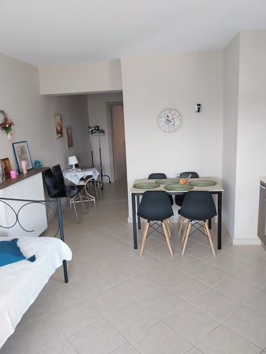 Room 5, Stella Peaceful Beach Getaway 100m to Shore, Central Greece