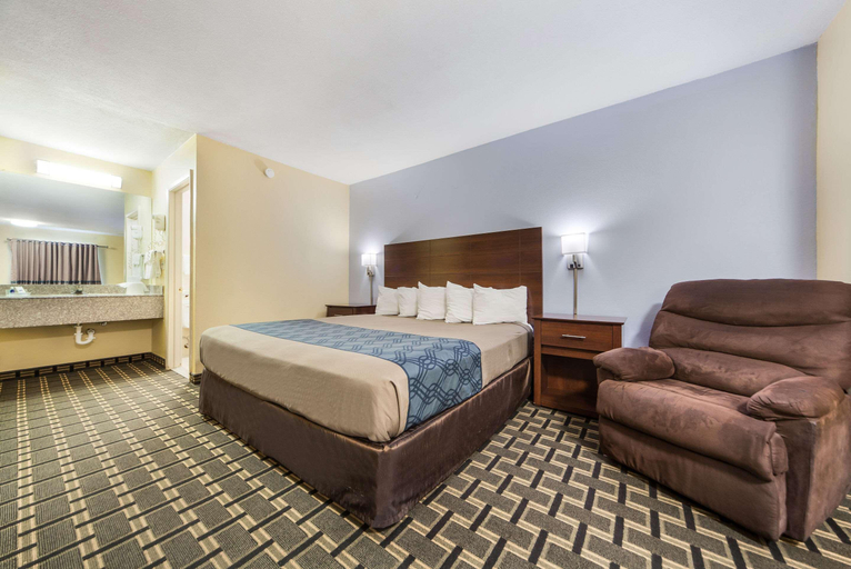 Bedroom 3, Rodeway Inn Lincoln, Lancaster