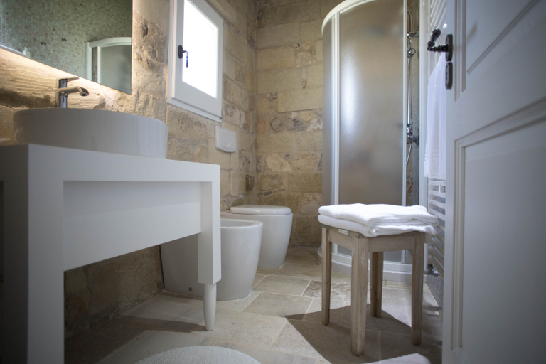 Bathroom 5, Don Agostino, Lecce