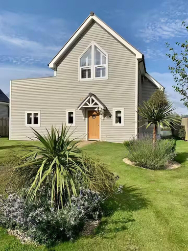 Exterior & Views 2, Cotswolds Lakeside Home-Summer Lake, Gloucestershire