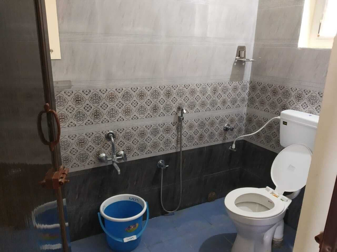 Bathroom 3, Saukarya Guesthouse, Hassan