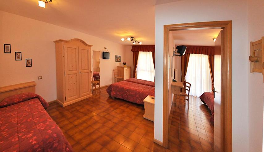 Bedroom 2, Hotel Piancastello, Trento