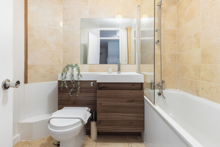 Bathroom 3, Beautiful flat in Battersea, London