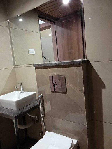 Bathroom 3, Kiwi Inn Hotel, Ujjain