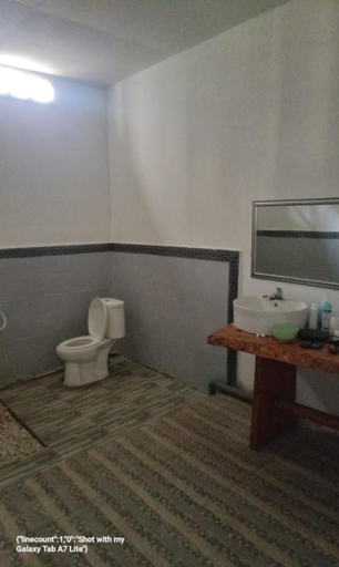 Bathroom, Mysterieus Villa, Lombok