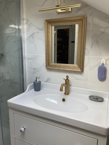 Bathroom 2, Comme a la maison !, Rhône