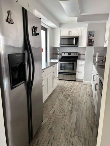 Private kitchen, Beautiful Water View Golden Isles, Broward