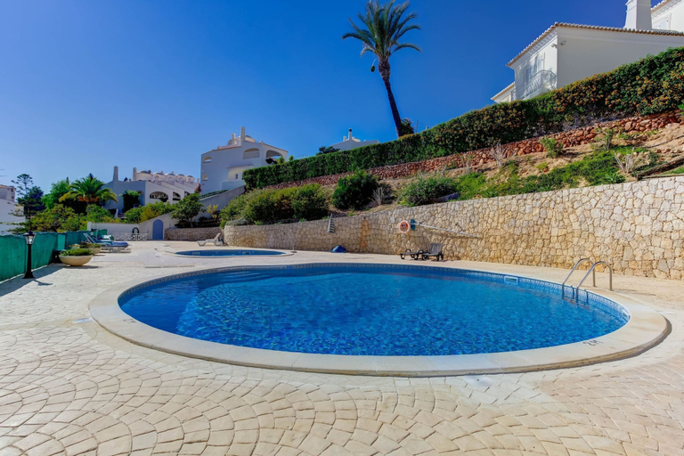Room 4, Azula Bright and Airy 2 Bedroom Apartment With p, Lagoa