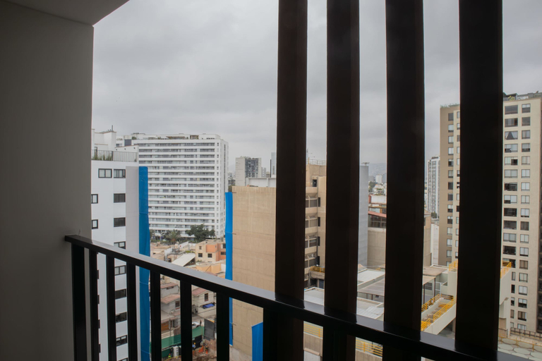 Room 5, w Radiant 1BR w Private Balcony in Miraflores, Lima