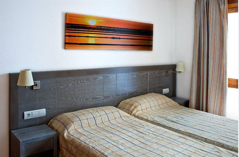 Bedroom 2, Apartamentos Los Robles, Baleares