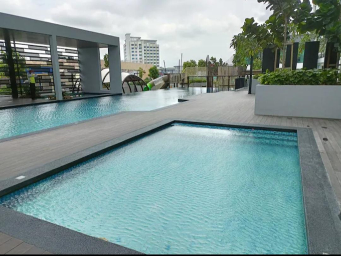 Swimming pool 5, Sky Tree Studio apartment Bukit Indah with Netflix, Johor Bahru
