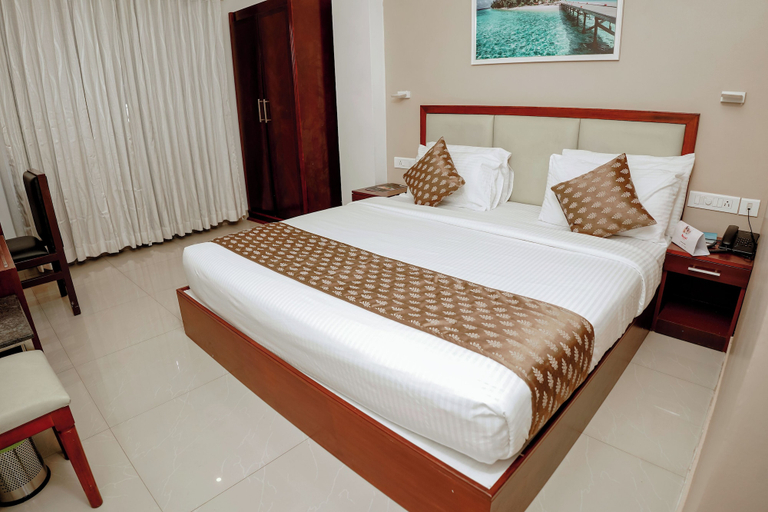 Others 5, Queens Hotel, Kozhikode