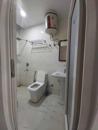Bathroom 5, Hotel Shiv Palace, Garhwal