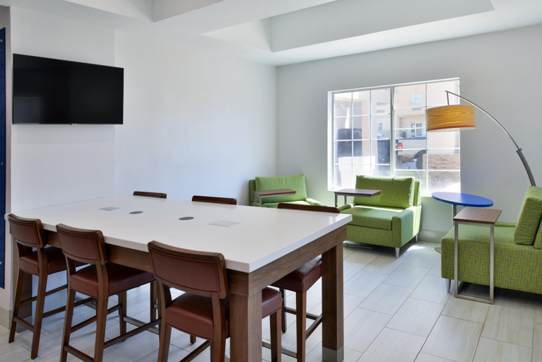 Public Area 2, Holiday Inn Express & Suites CARTHAGE by IHG, Panola