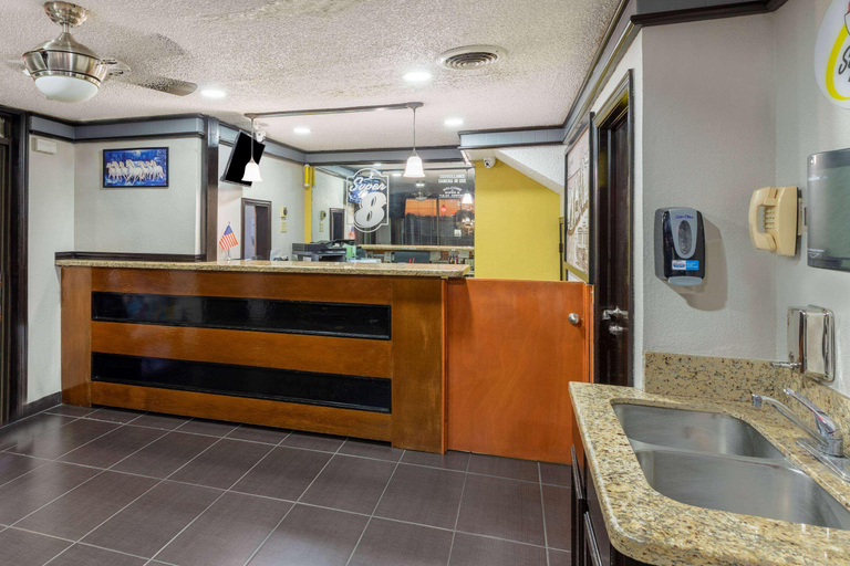 Public Area 2, Super 8 by Wyndham Tulsa/Arpt/St Fairgrounds, Tulsa