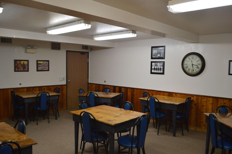 Food & Drinks 5, Super 8 by Wyndham Park Rapids, Hubbard