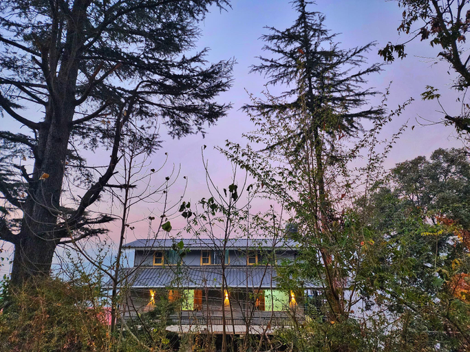 Exterior & Views