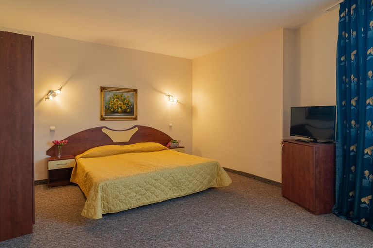 Bedroom 4, Adamo, Varna
