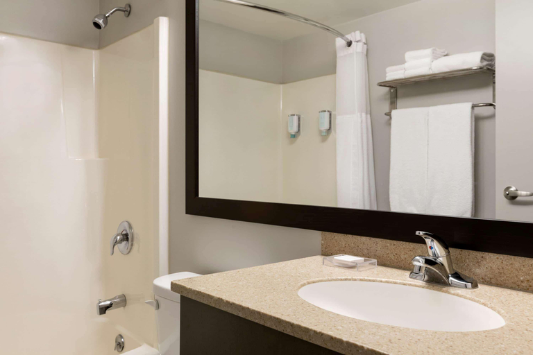 Bathroom 4, Travelodge Suites By Wyndham New Glasgow, Pictou