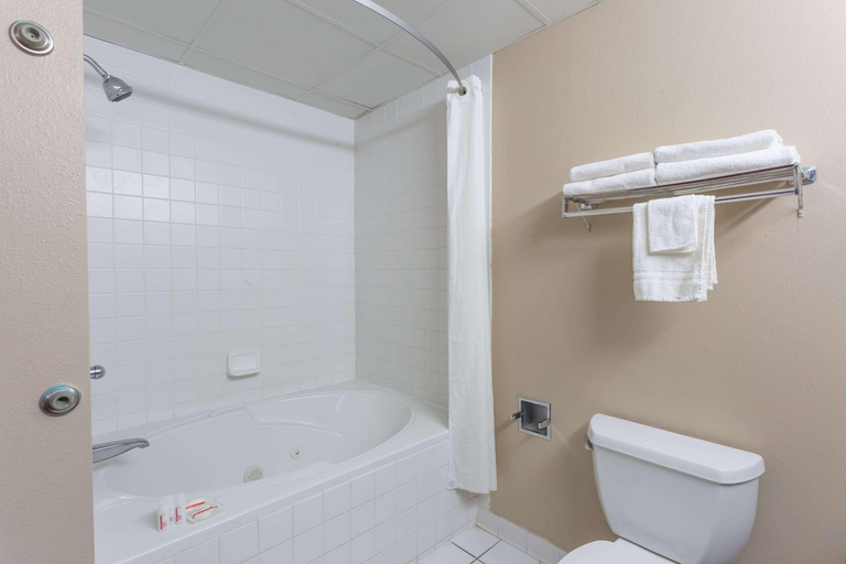 Bathroom 4, Super 8 by Wyndham Indianola, Sunflower