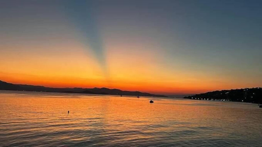 Room 2, Stella Peaceful Beach Getaway 100m to Shore, Central Greece