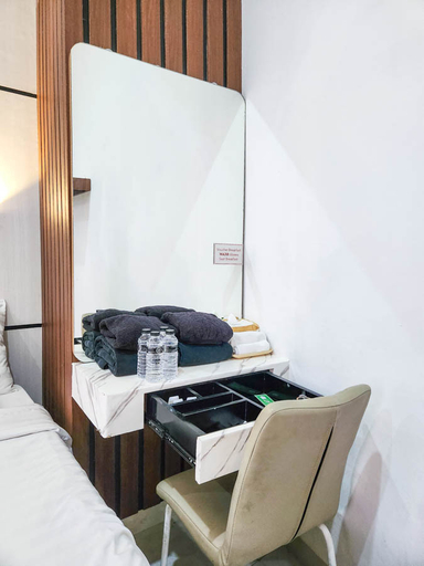 bedroom 12