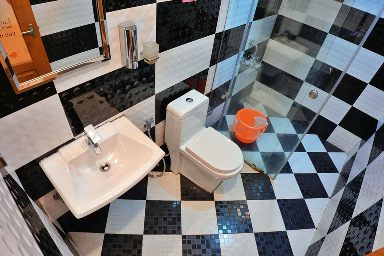 Bathroom 3, Seven Springs Plantation Resort, Idukki