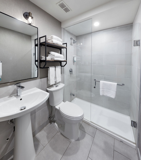 Bathroom 4, Stay Inn Express Toronto, Toronto