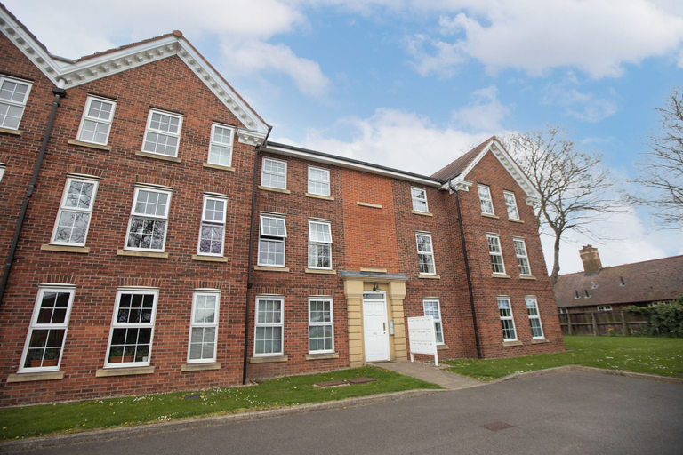 Exterior & Views 4, West Hull 2 bed apartment with Parking, Kingston upon Hull