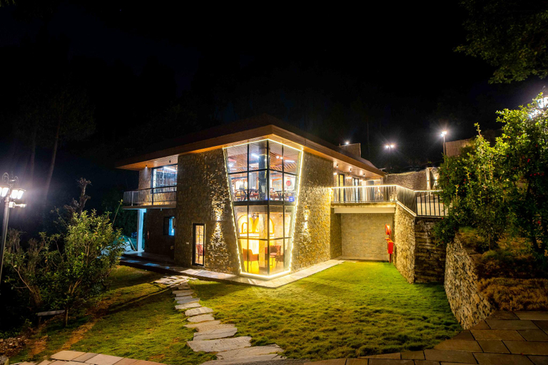 Exterior & Views