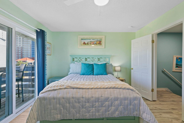Room 2, Spacious 2BR Condo With Pool Steps From the Beach, Baldwin