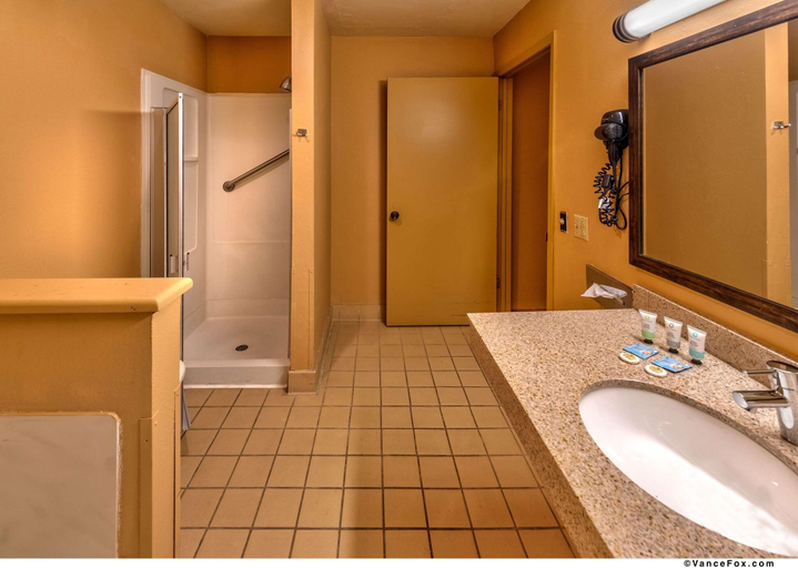 Bathroom 5, Surestay Hotel by Best Western Lovelock, Pershing