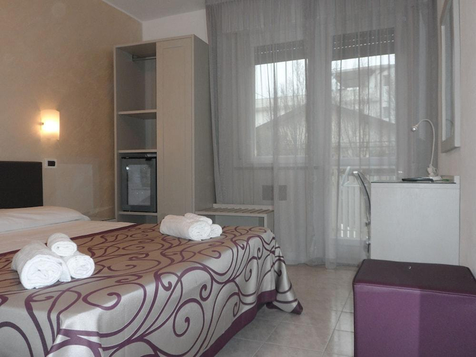 Bedroom 3, Hotel Gloria, Udine