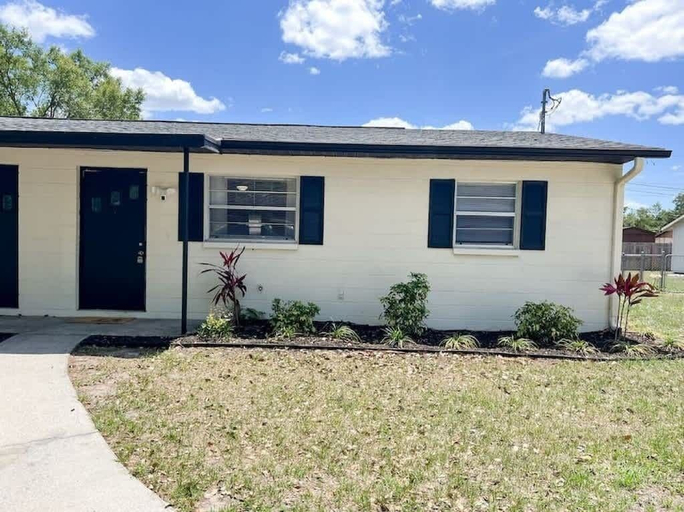 Exterior & Views, Charming Duplex in Zephyrhills! #1, Pasco